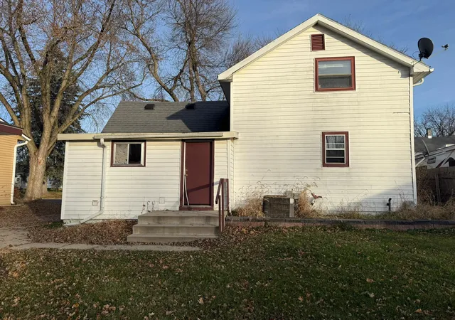 Homes for sale in Owatonna, MN | 238 Locust Ave, Owatonna, MN 55060 | MLS# 6821431