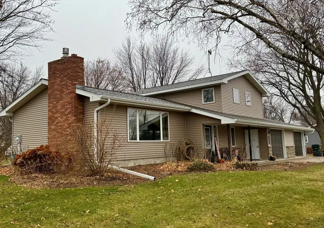 Homes for sale in Bird Island, MN | 111 Cherry Ave, Bird Island, MN 55310 | MLS# 6821899