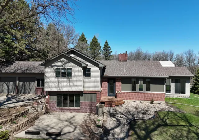 Homes for sale in Windom, MN | 45722 County Road 15, Windom, MN 56101 | MLS# 6822340