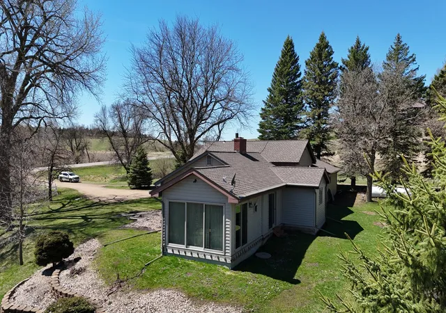 Homes for sale in Windom, MN | 45722 County Road 15, Windom, MN 56101 | MLS# 6822340
