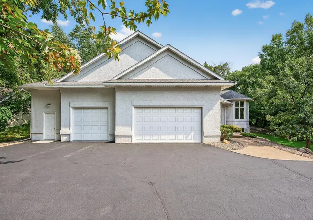 4th image of 2520 Arbor Ct, Mendota Heights, MN 55120 | MLS# 6822410