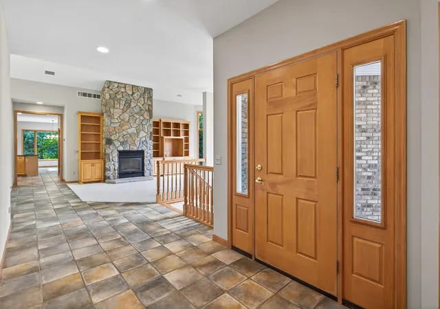 5th image of 2520 Arbor Ct, Mendota Heights, MN 55120 | MLS# 6822410