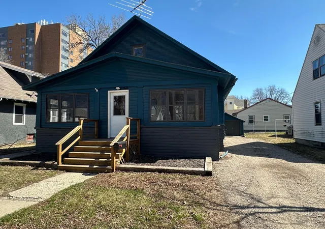 2nd image of 219 3rd Ave Sw, Pipestone, MN 56164 | MLS# 6822454