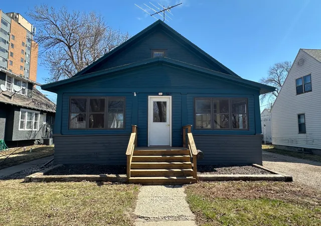 Photo 3 of Single family home for sale at 219 3rd Avenue Sw, Pipestone, MN 56164 | MLS# 6822454 | Listing updated on 2026-08-26