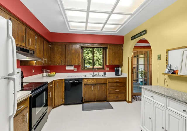 Photo 4 of Single family home for sale at 8135 Long Lake Rd, Saint Paul, MN 55112 | MLS# 6822737 | Listing updated on 2026-08-13