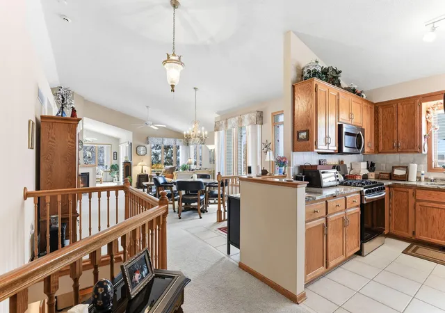 4th image of 8813 Stonebrooke Ct, Saint Paul, MN 55125 | MLS# 6823086