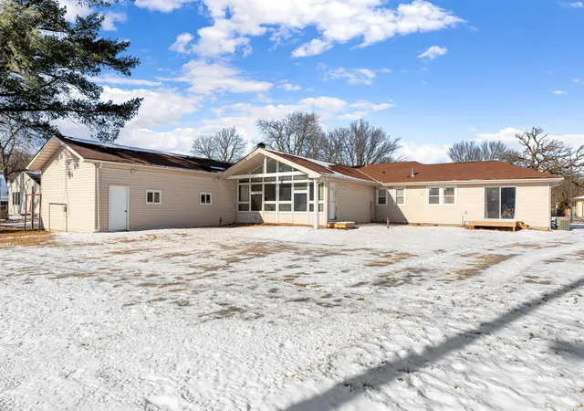 Homes for sale in Owatonna, MN | 323 Murray St, Owatonna, MN 55060 | MLS# 6823485