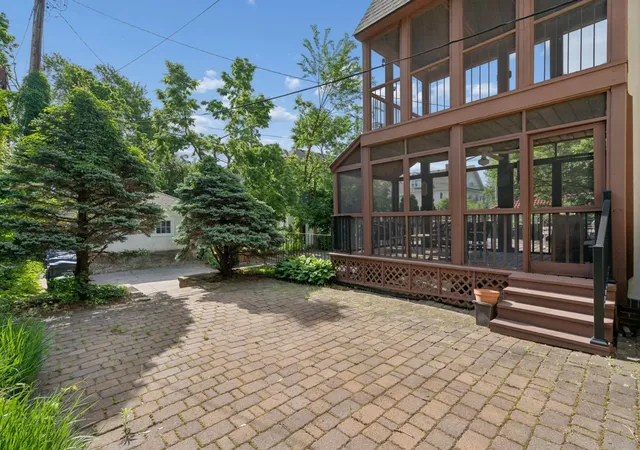 Photo 2 of Sale Pending at 1721 Humboldt Ave S, Minneapolis, MN 55403 | MLS# 6825659 | Listing updated on 2026-10-06