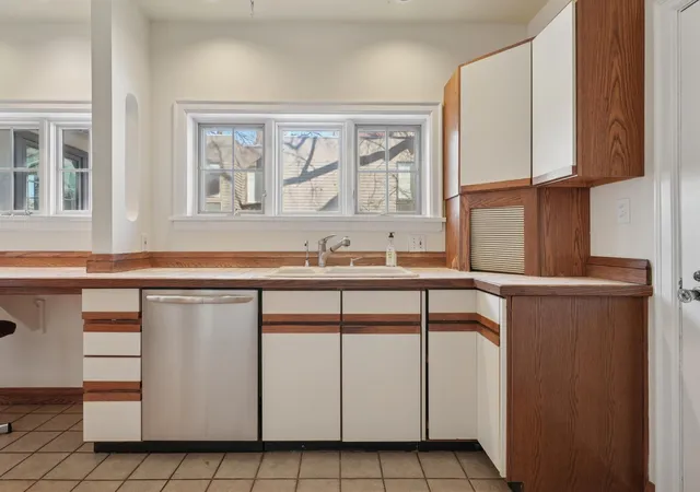 Photo 3 of Sale Pending at 1721 Humboldt Ave S, Minneapolis, MN 55403 | MLS# 6825659 | Listing updated on 2026-10-06