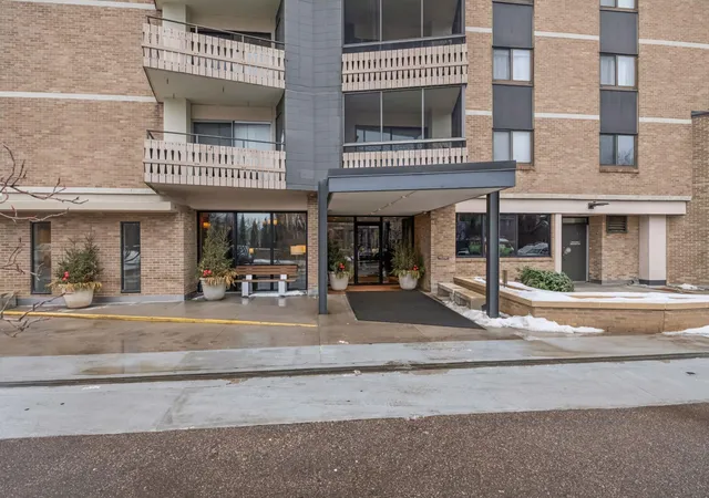 4th image of 400 Groveland Ave #910, Minneapolis, MN 55403 | MLS# 6826751