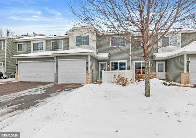 Homes for sale in Oakdale, MN | 6983 21st St N, Oakdale, MN 55128 | MLS# 7000263