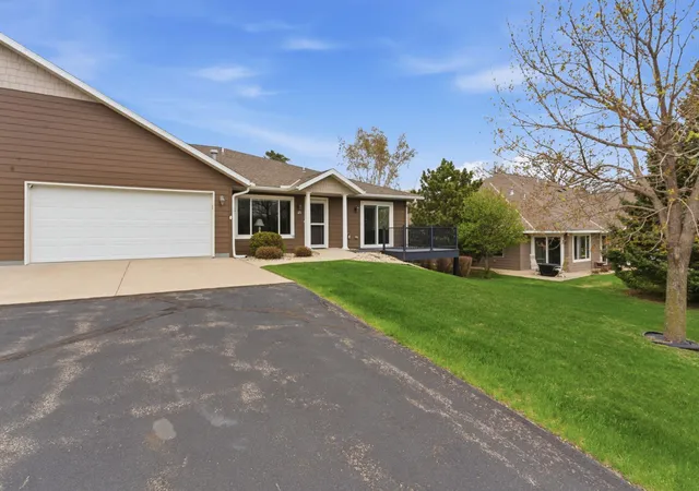 Homes for sale in New London, MN | 125 Meadow Ln, New London, MN 56273 | MLS# 7000737