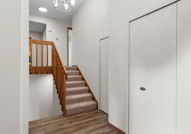 3rd image of 16101 Hilltop Rd, Eden Prairie, MN 55347 | MLS# 7002149