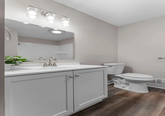 4th image of 16101 Hilltop Rd, Eden Prairie, MN 55347 | MLS# 7002149