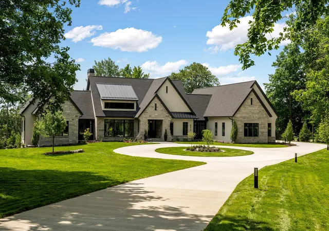 Photo 3 of Single family home for sale at 1225 Oakview Rd, Long Lake, MN 55356 | MLS# 7002178 | Listing updated on 2026-04-21