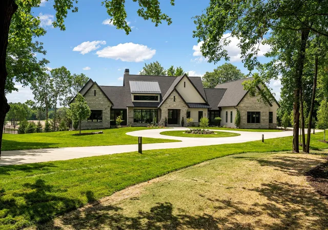 Photo 4 of Single family home for sale at 1225 Oakview Rd, Long Lake, MN 55356 | MLS# 7002178 | Listing updated on 2026-04-21