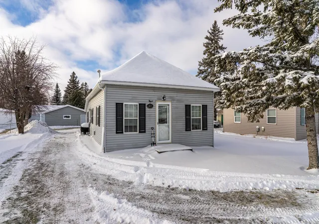 Homes for sale in Thief River Falls, MN | 1221 Knight Ave N, Thief River Falls, MN 56701 | MLS# 7002196