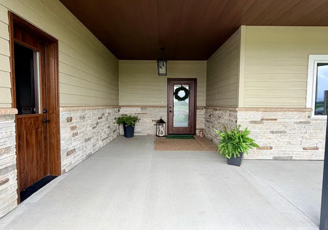 Photo 3 of Single family home for sale at 2555 Sutherland Dr, Worthington, MN 56187 | MLS# 7003147 | Listing updated on 2026-07-28