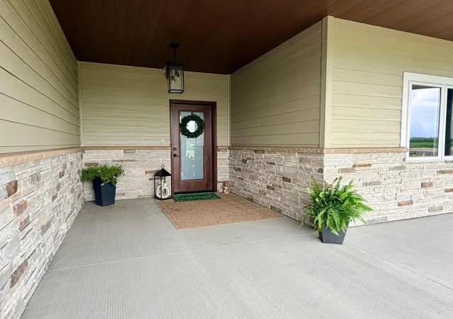 Photo 3 of Single family home for sale at 2555 Sutherland Dr, Worthington, MN 56187 | MLS# 7003147 | Listing updated on 2026-07-28