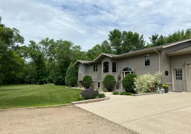 Photo 3 of Single family home for sale at 102 County Rd 1, Fessenden, ND 58438 | MLS# 7003170 | Listing updated on 2026-09-23