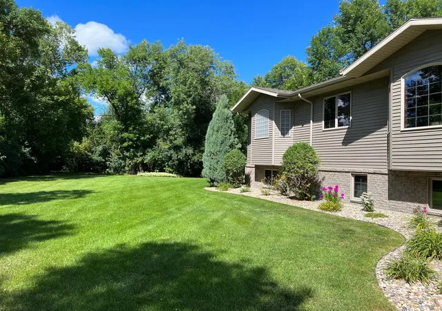 Photo 3 of Single family home for sale at 102 County Rd 1, Fessenden, ND 58438 | MLS# 7003170 | Listing updated on 2026-09-23