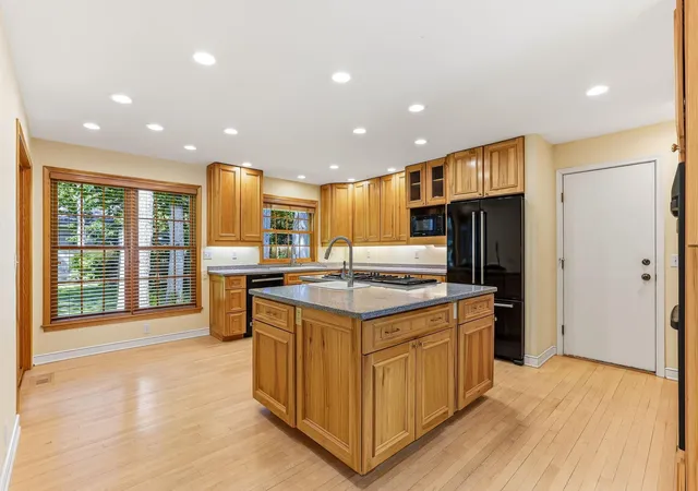 2nd image of 1611 Sumter Ave N, Golden Valley, MN 55427 | MLS# 7003372