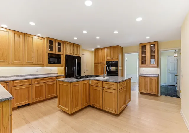 3rd image of 1611 Sumter Ave N, Golden Valley, MN 55427 | MLS# 7003372