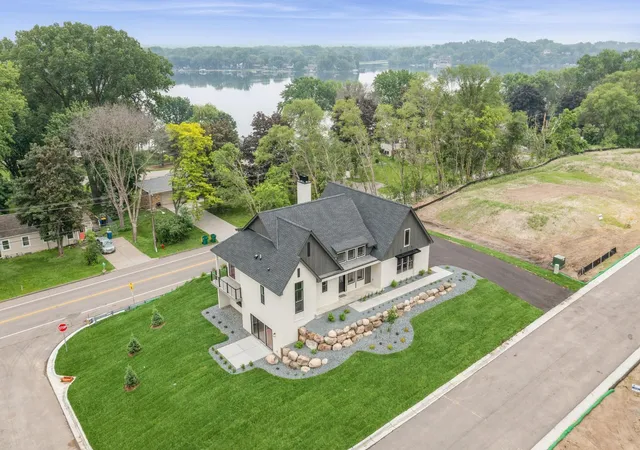 Photo 3 of Single family home for sale at 2706 Lakeview Ct, Saint Paul, MN 55117 | MLS# 7005470 | Listing updated on 2026-08-26