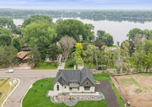 Photo 4 of Single family home for sale at 2706 Lakeview Ct, Saint Paul, MN 55117 | MLS# 7005470 | Listing updated on 2026-09-23
