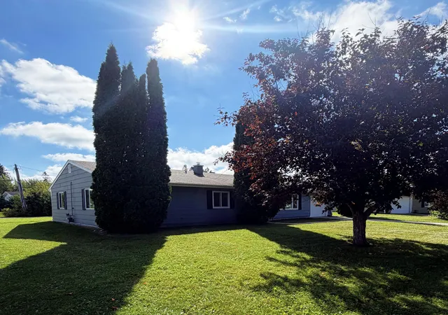 Photo 2 of Single family home for sale at 412 E Hamilton Ave, Baudette, MN 56623 | MLS# 7005939 | Listing updated on 2026-08-31