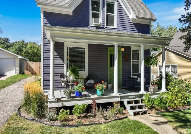 Photo 3 of Single family home for sale at 220 Fremont St S, Lake Benton, MN 56149 | MLS# 7005962 | Listing updated on 2026-08-31
