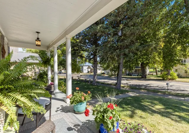 Photo 4 of Single family home for sale at 220 Fremont St S, Lake Benton, MN 56149 | MLS# 7005962 | Listing updated on 2026-08-31