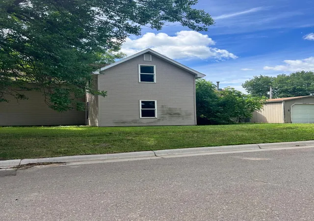 Photo 3 of Single family home for sale at 310 6th Street, Dawson, MN 56232 | MLS# 7006566 | Listing updated on 2026-07-07