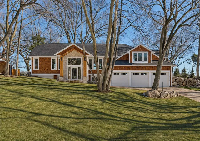 Photo 3 of Single family home for sale at 5517 Dickson Rd, Minnetonka, MN 55345 | MLS# 7007316 | Listing updated on 2026-08-14