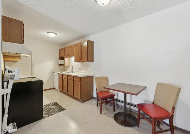 Listing Photo 4 - Condo for sale in building located at 3125 Cory Ln, Hastings, MN 55033 - Unit #208
