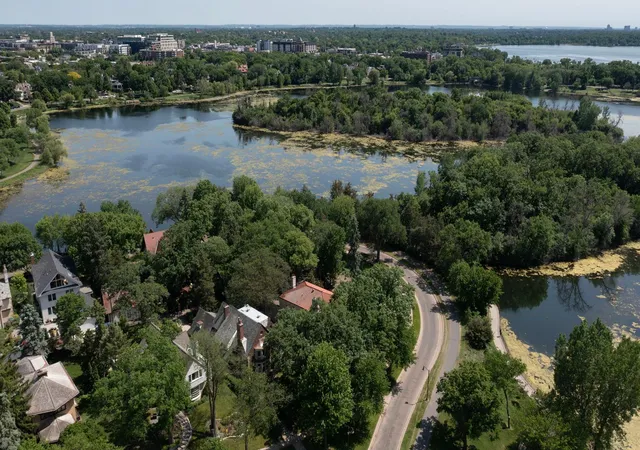 4th image of 2635 Newton Ave S, Minneapolis, MN 55405 | MLS# 7007965