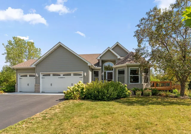 Photo 2 of Single family home for sale at 6608 Tele Ln, Hugo, MN 55038 | MLS# 7008933 | Listing updated on 2026-09-18