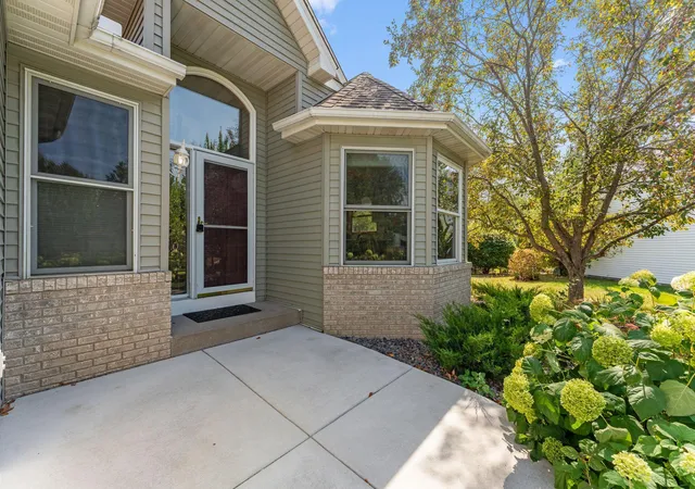 Photo 3 of Single family home for sale at 6608 Tele Ln, Hugo, MN 55038 | MLS# 7008933 | Listing updated on 2026-09-18