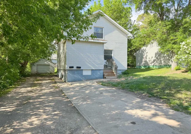 1st image of 822 W Maple Ave, Fergus Falls, MN 56537 | MLS# 7008996