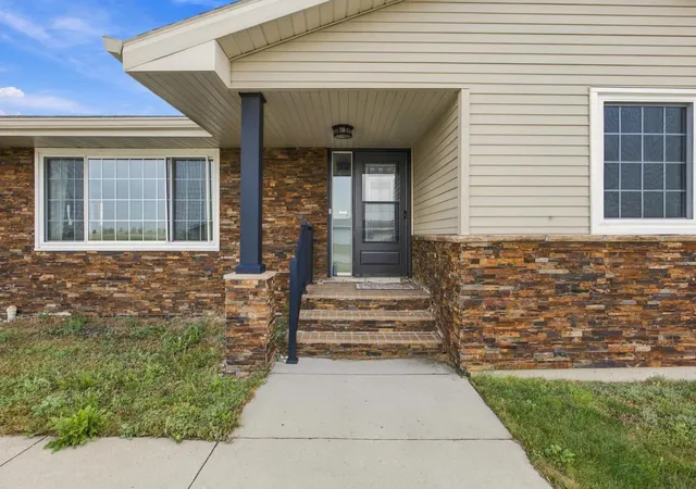 Photo 3 of Single family home for sale at 213 5th Street Nw, Gwinner, ND 58040 | MLS# 7009011 | Listing updated on 2026-09-19