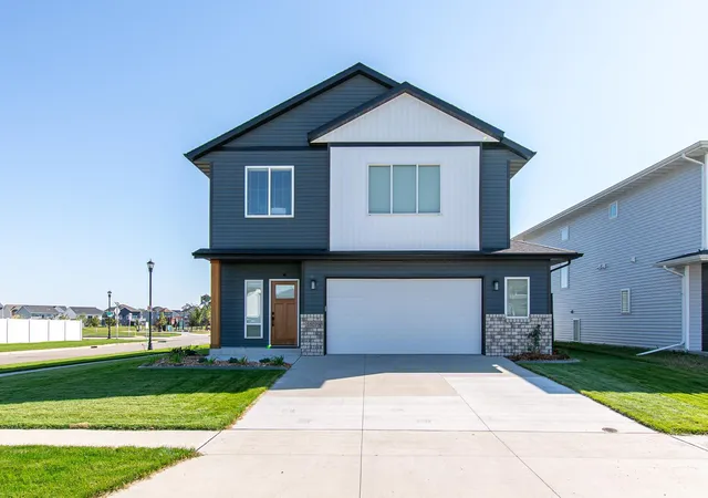 Homes for sale in West Fargo, ND | 5507 Lori Ln W, West Fargo, ND 58078 | MLS# 7009256