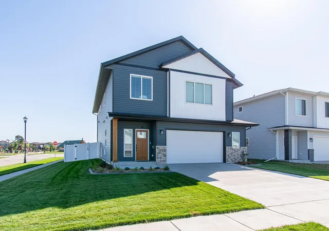 Homes for sale in West Fargo, ND | 5507 Lori Ln W, West Fargo, ND 58078 | MLS# 7009256