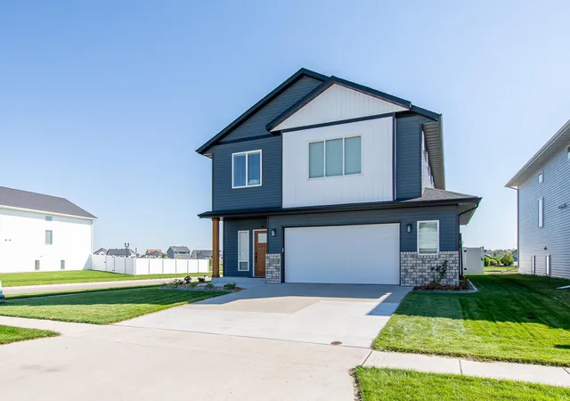 Homes for sale in West Fargo, ND | 5507 Lori Ln W, West Fargo, ND 58078 | MLS# 7009256
