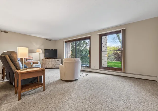 Homes for sale in Bloomington, MN | 9500 Collegeview Rd, Bloomington, MN 55437