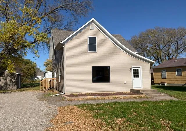 Photo 1 of Single family home for sale at 515 E Spring St, Redwood Falls, MN 56283 | MLS# 7009749 | Listing updated on 2026-10-20