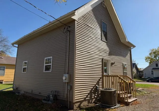 Photo 3 of Single family home for sale at 515 E Spring St, Redwood Falls, MN 56283 | MLS# 7009749 | Listing updated on 2026-10-20