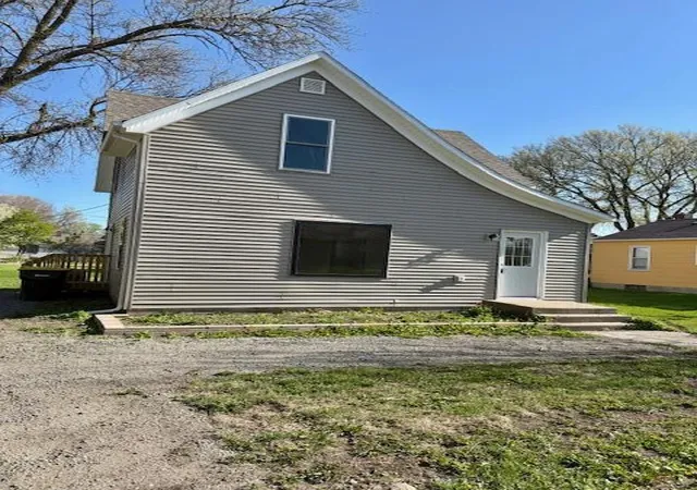 Photo 4 of Single family home for sale at 515 E Spring St, Redwood Falls, MN 56283 | MLS# 7009749 | Listing updated on 2026-10-20