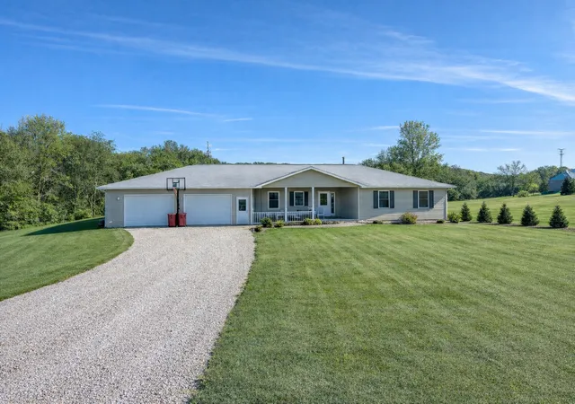 Homes for sale in Plainview, MN | 57618 205th Ave, Plainview, MN 55964 | MLS# 7010296