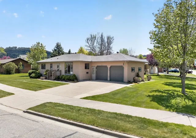 Photo 3 of Single family home for sale at 302 Cross St, Lake City, MN 55041 | MLS# 7010562 | Listing updated on 2026-08-10