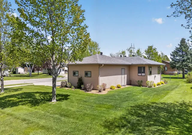 Photo 4 of Single family home for sale at 302 Cross St, Lake City, MN 55041 | MLS# 7010562 | Listing updated on 2026-08-10